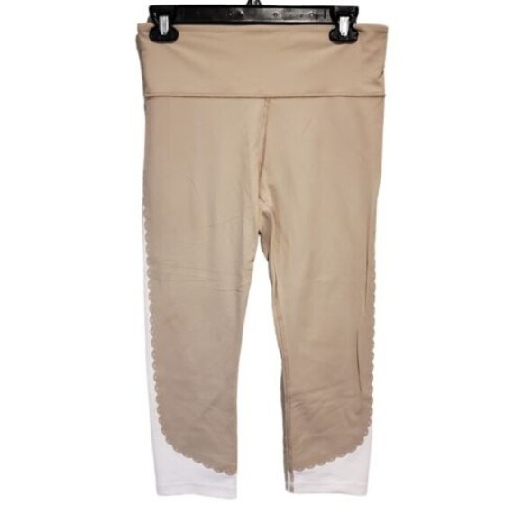 Athleta ELATION Tan Ivory Scallop Yoga Capri Leggings Womens Medium - Picture 1 of 7